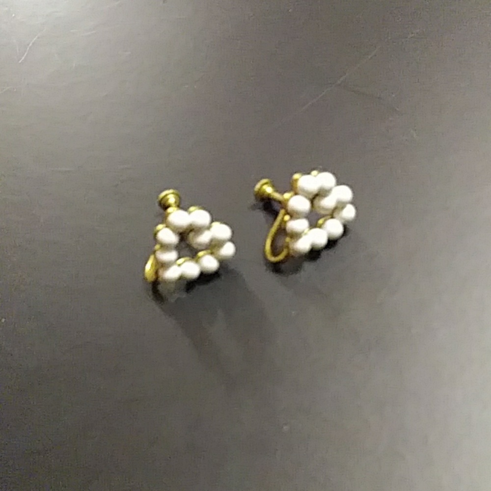 White heart screw back earrings